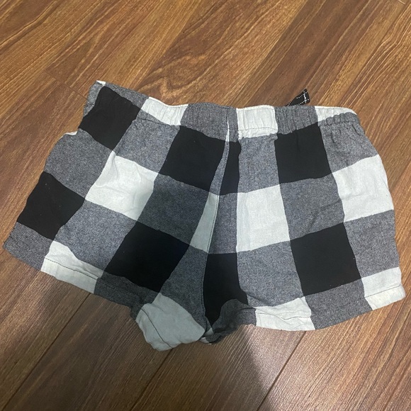 Old Navy Flannel Shorts - Picture 3 of 3